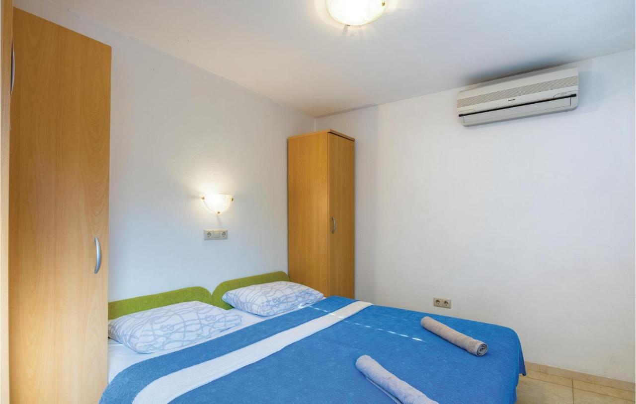 Nice Apartment In Omisalj With Wifi Екстериор снимка