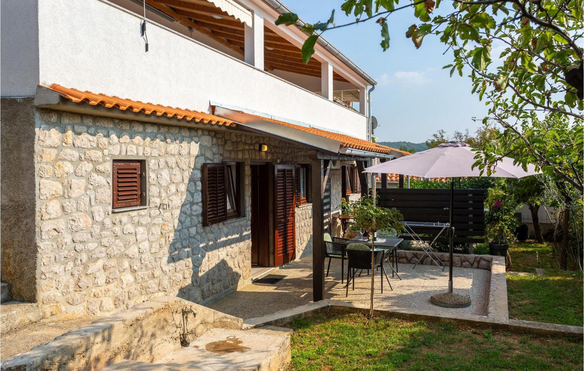 Nice Apartment In Omisalj With Wifi Екстериор снимка