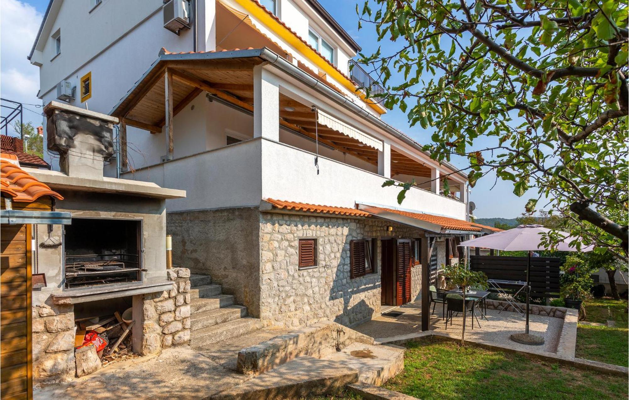 Nice Apartment In Omisalj With Wifi Екстериор снимка