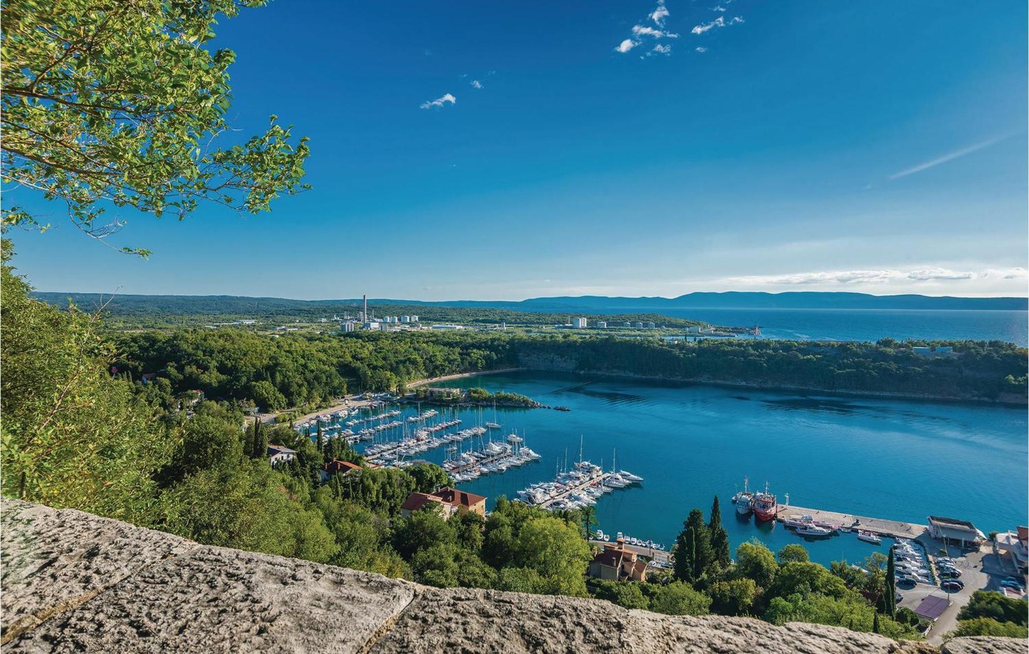 Nice Apartment In Omisalj With Wifi Екстериор снимка