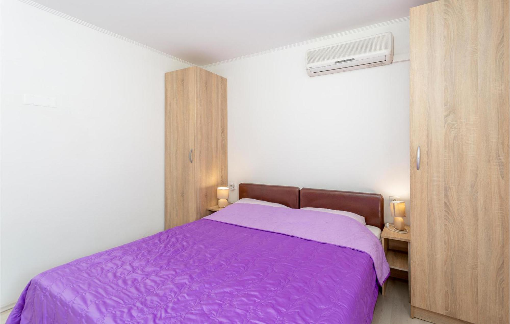 Nice Apartment In Omisalj With Wifi Екстериор снимка