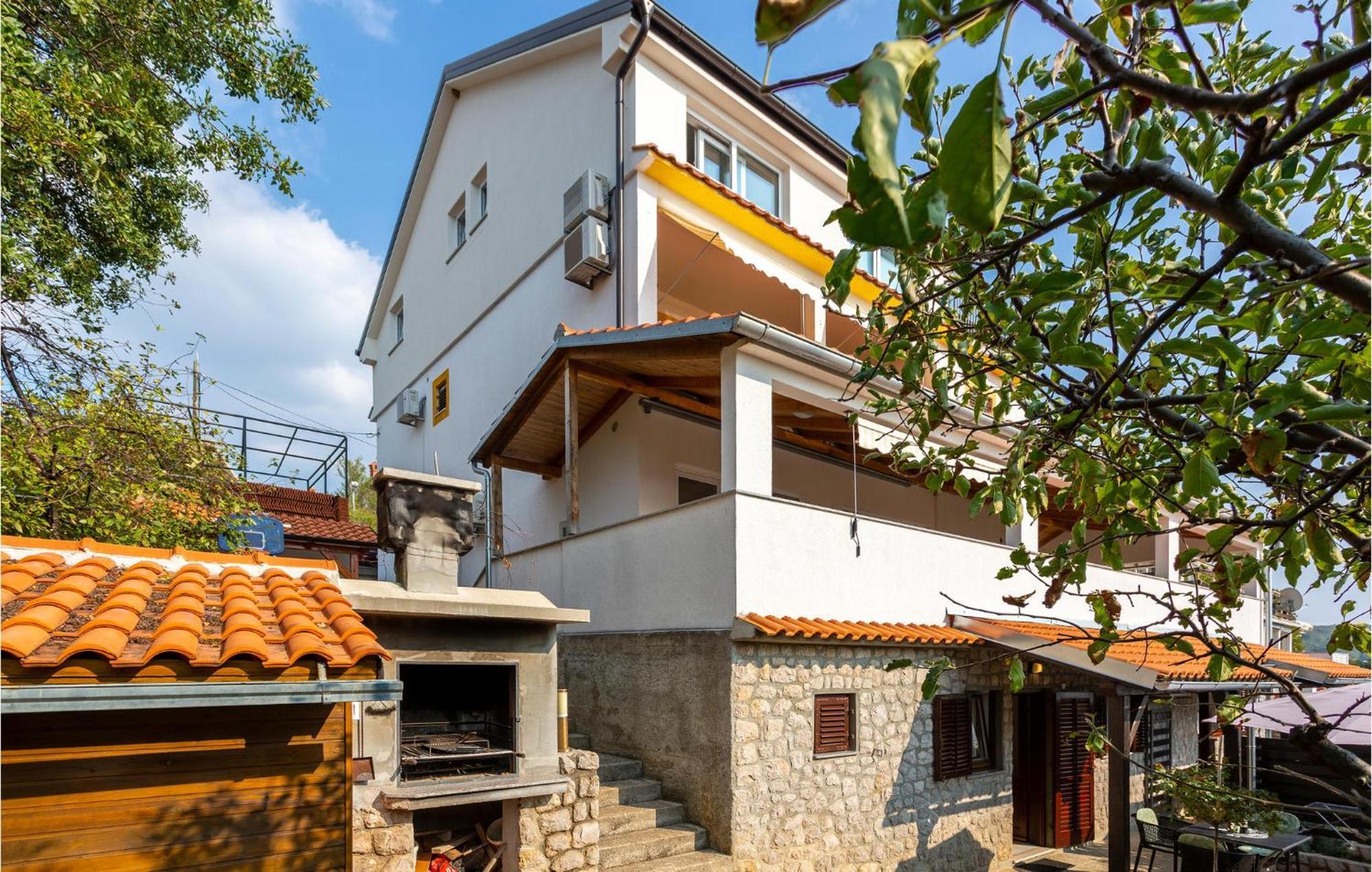Nice Apartment In Omisalj With Wifi Екстериор снимка