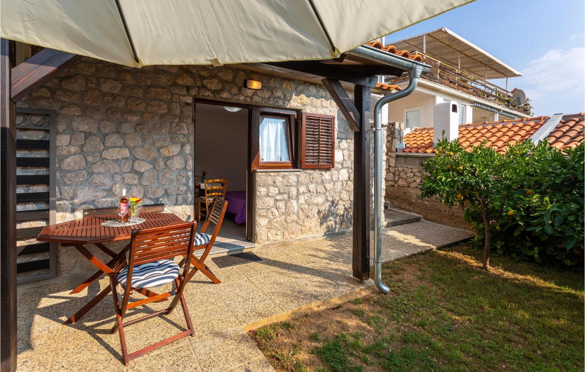 Nice Apartment In Omisalj With Wifi Екстериор снимка